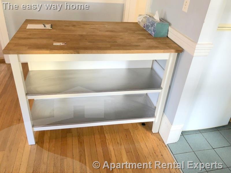 9 Linden Cir, Porter Square