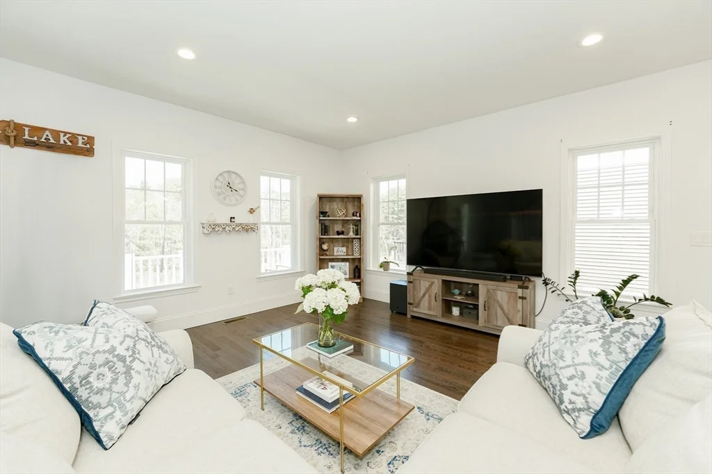 18 Cleary Cir, Norfolk