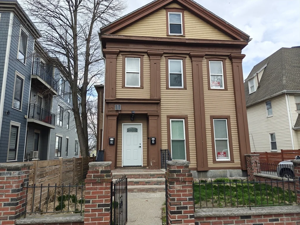 102 Mount Pleasant Ave, Roxbury