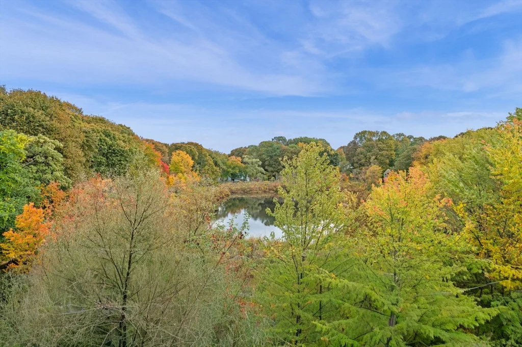 212 Humphrey St, Marblehead
