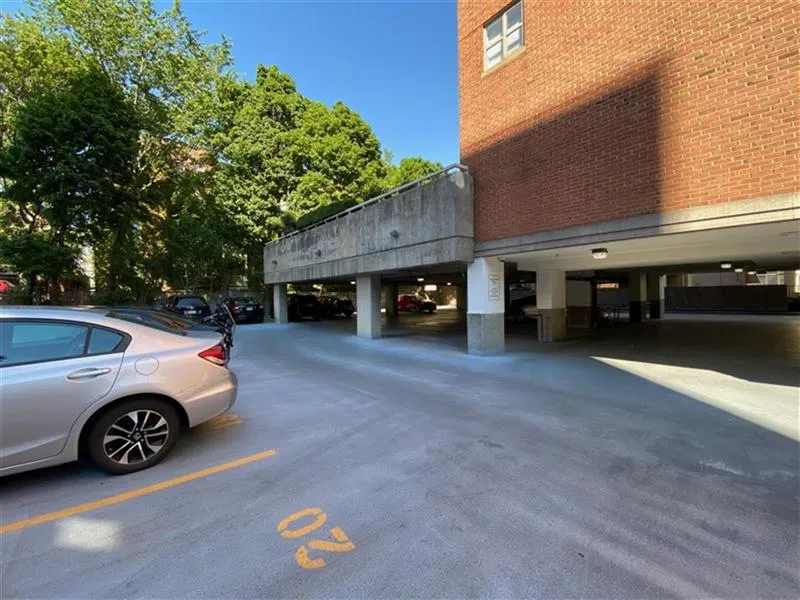 931 Massachusetts Ave, Mid-Cambridge