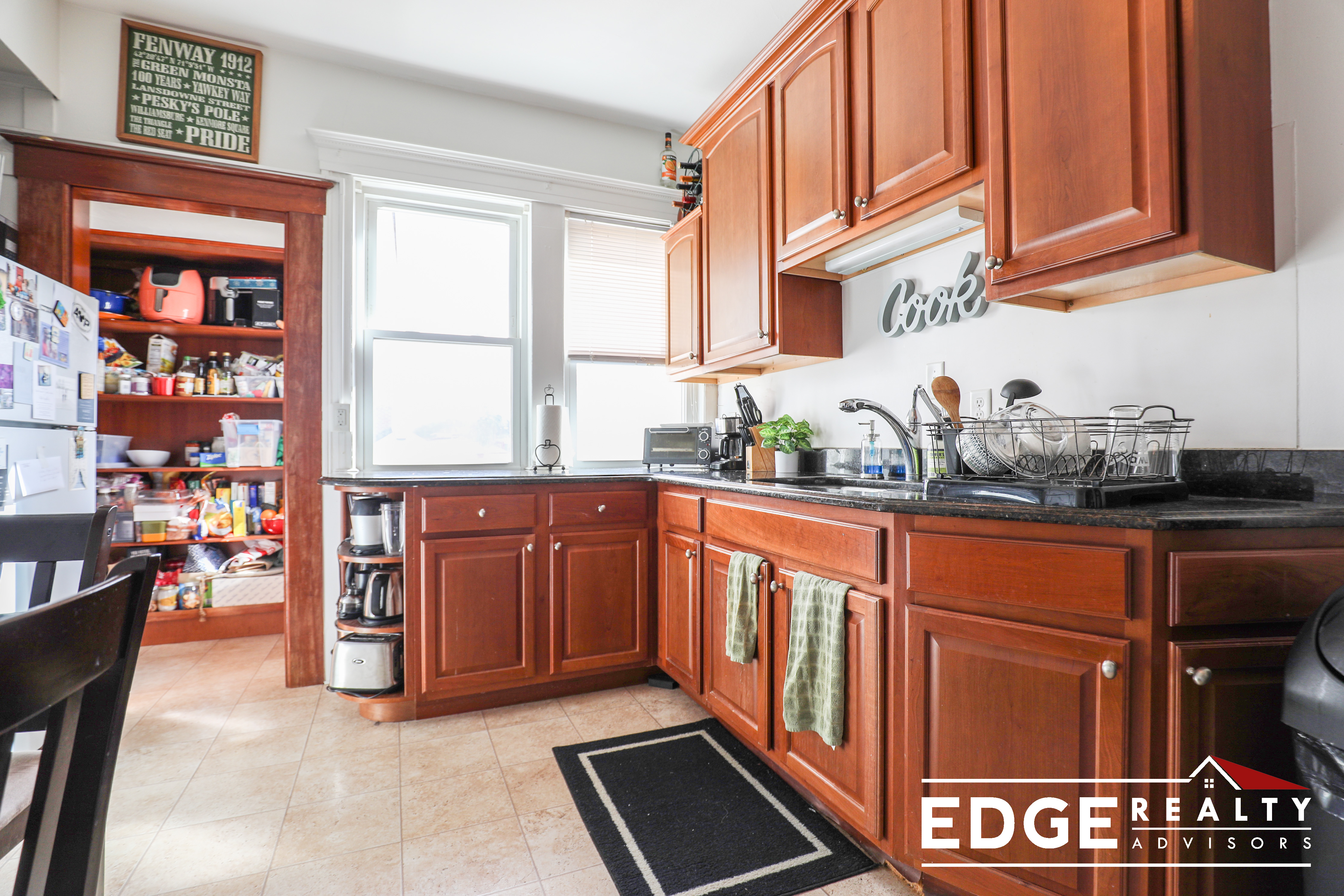 3 bed, 1 bath apartment for rent at 69 Oak Square Ave Unit 3, Brighton — photo 1 of 11