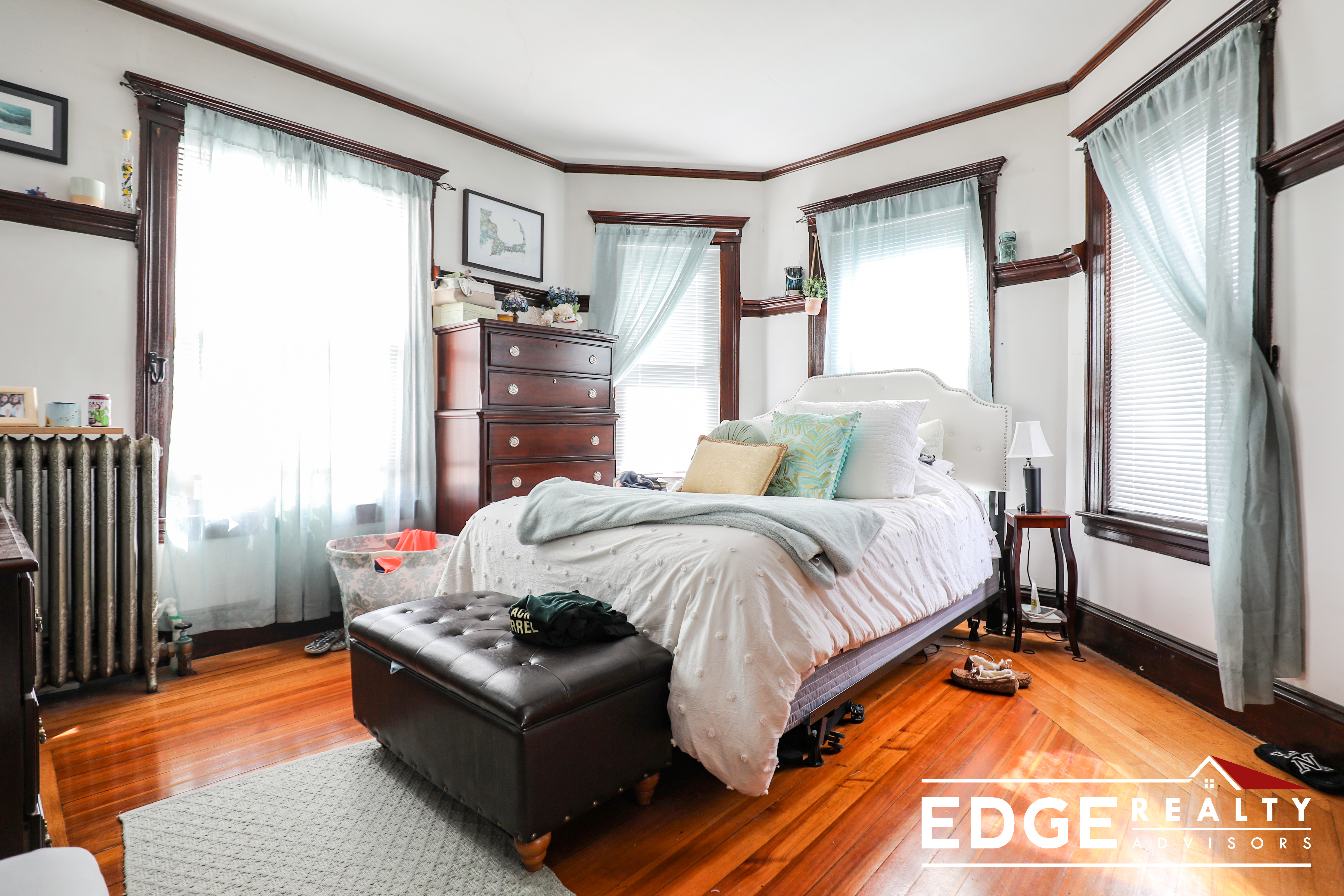 3 bed, 1 bath apartment for rent at 69 Oak Square Ave Unit 3, Brighton — photo 6 of 11