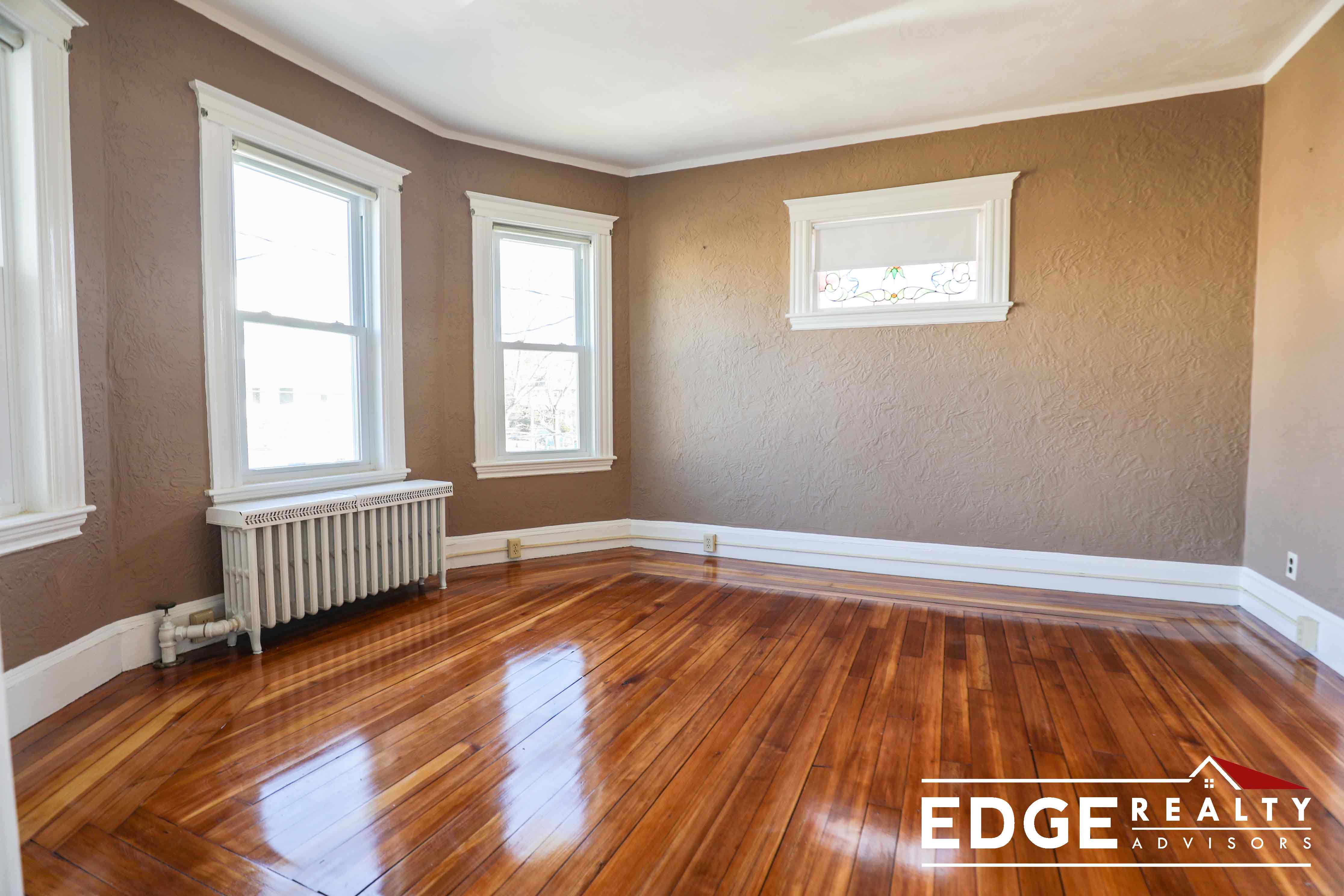 3 bed, 1 bath apartment for rent at 90 Hobart St Unit 1, Brighton — photo 5 of 10