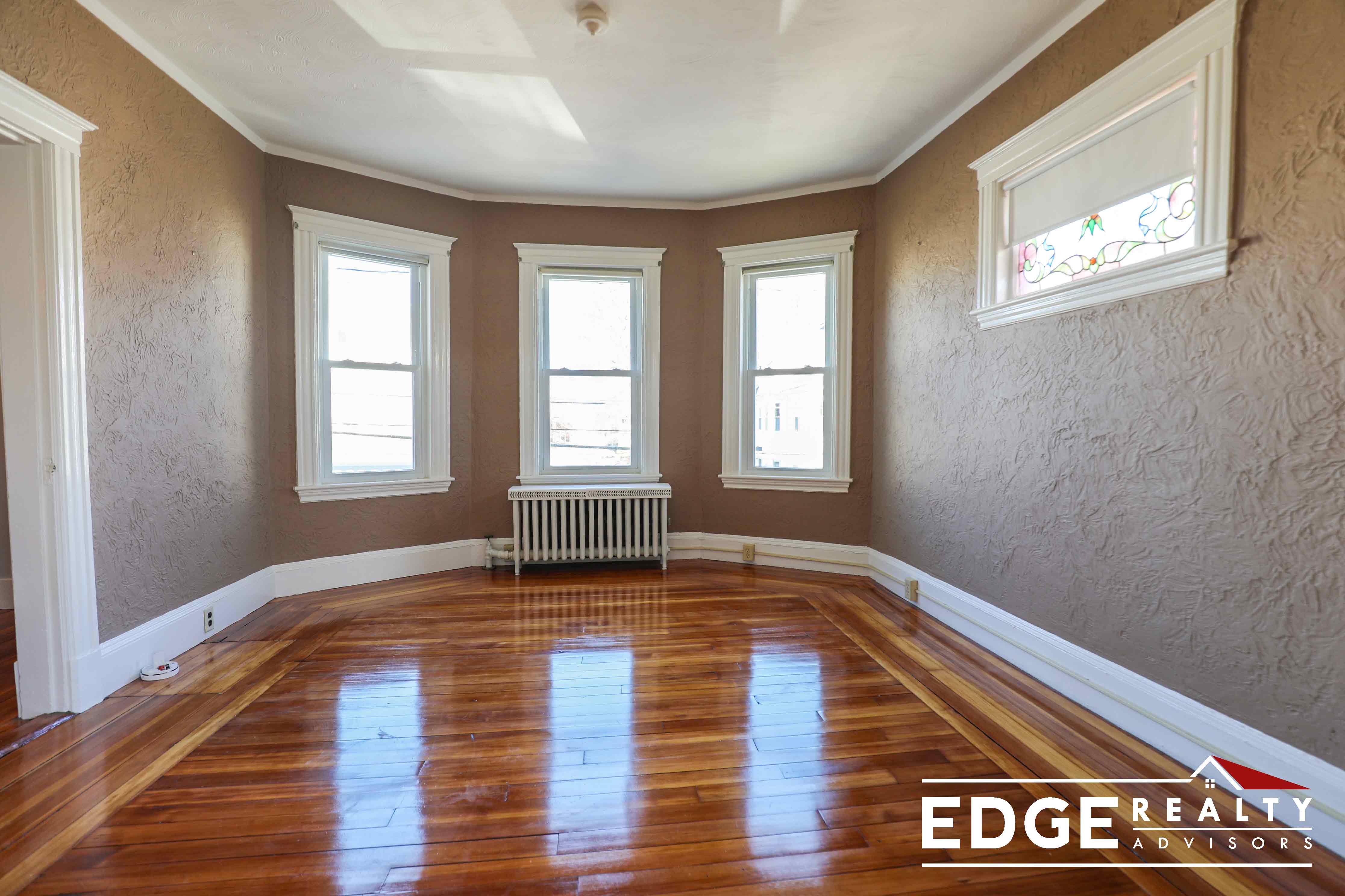 3 bed, 1 bath apartment for rent at 90 Hobart St Unit 1, Brighton — photo 6 of 10