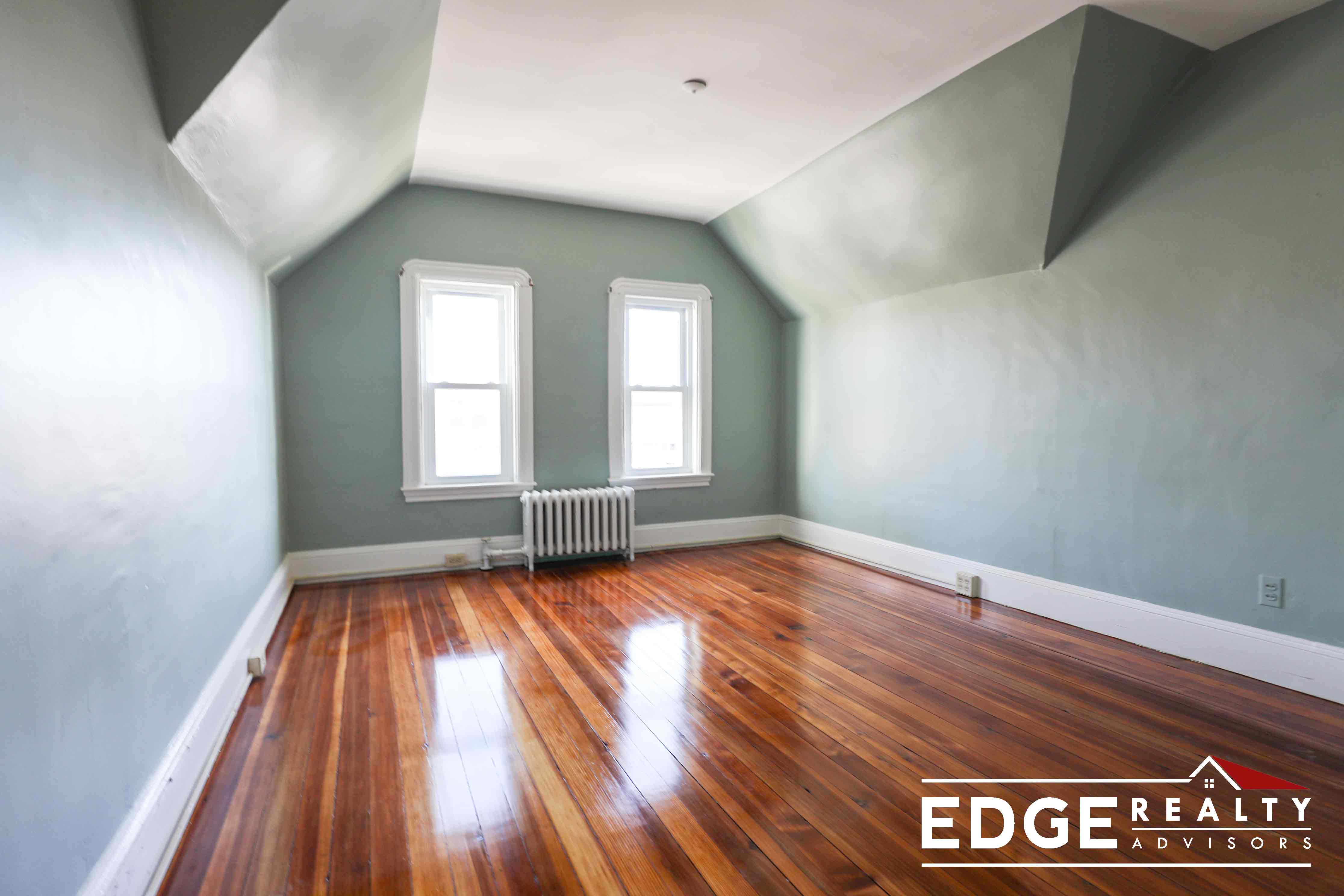 3 bed, 1 bath apartment for rent at 90 Hobart St Unit 1, Brighton — photo 9 of 10