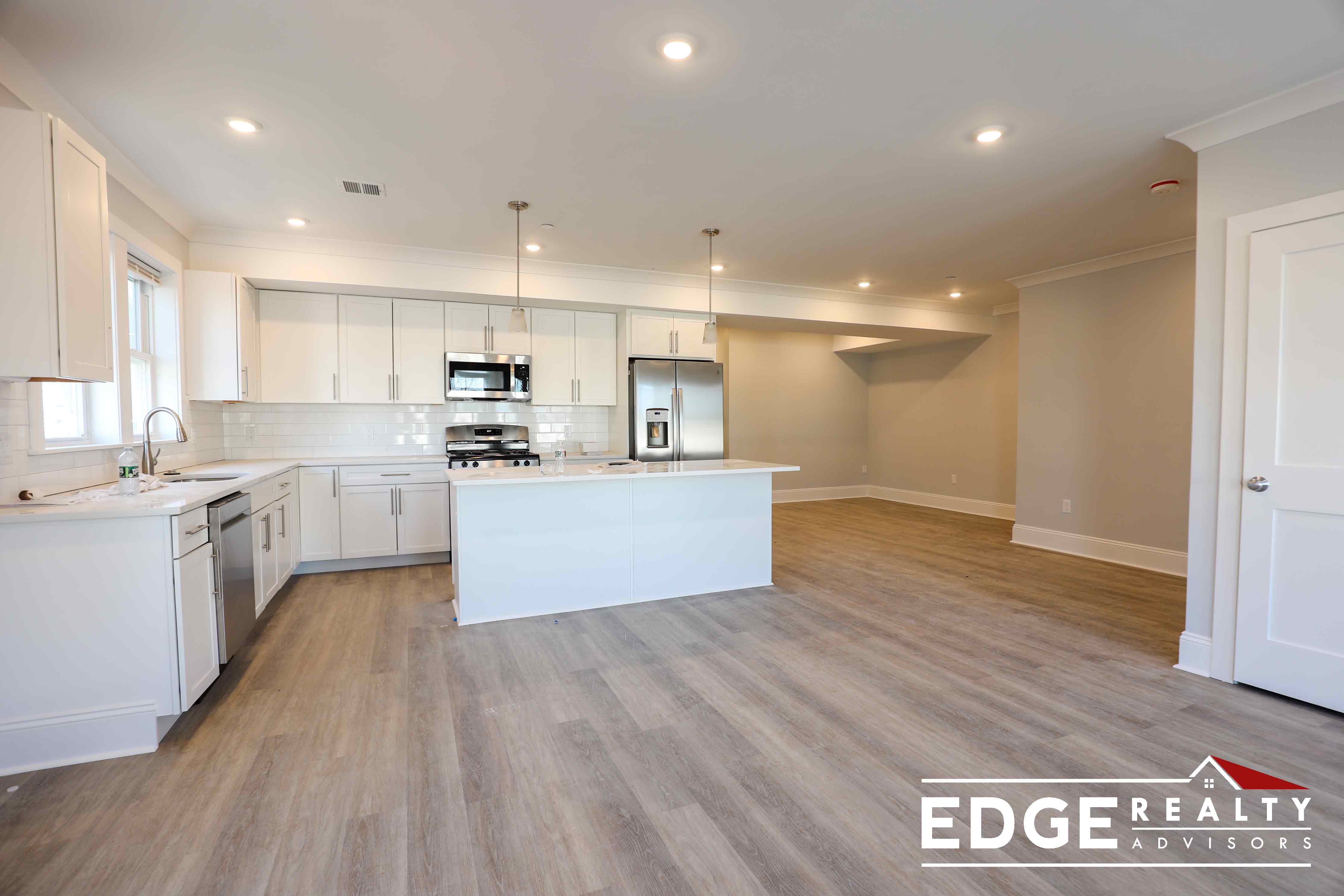 4 bed, 3 bath apartment for rent at 4 North Beacon St Unit 4, Allston — photo 2 of 12