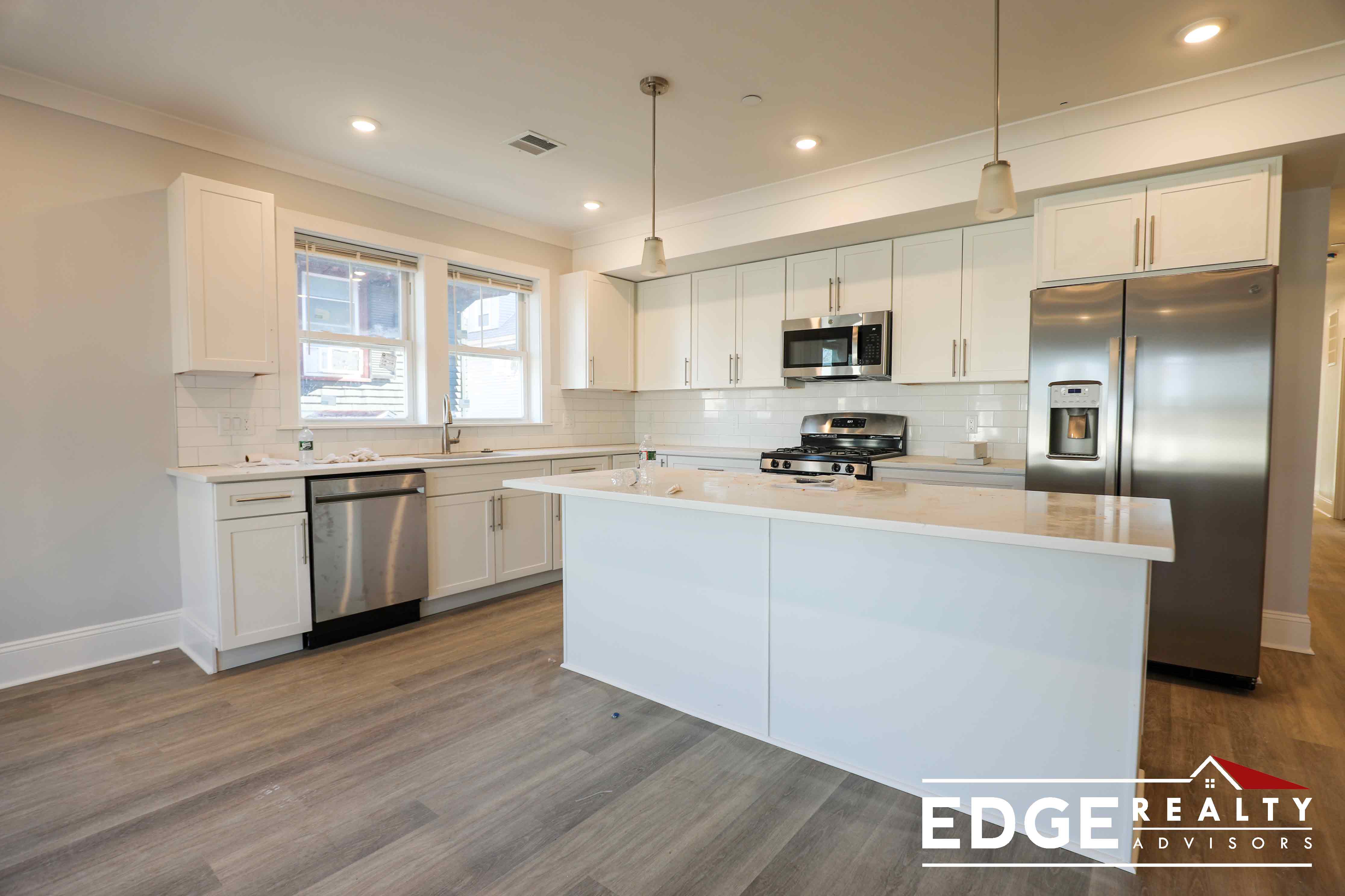 4 bed, 3 bath apartment for rent at 4 North Beacon St Unit 4, Allston — photo 1 of 12