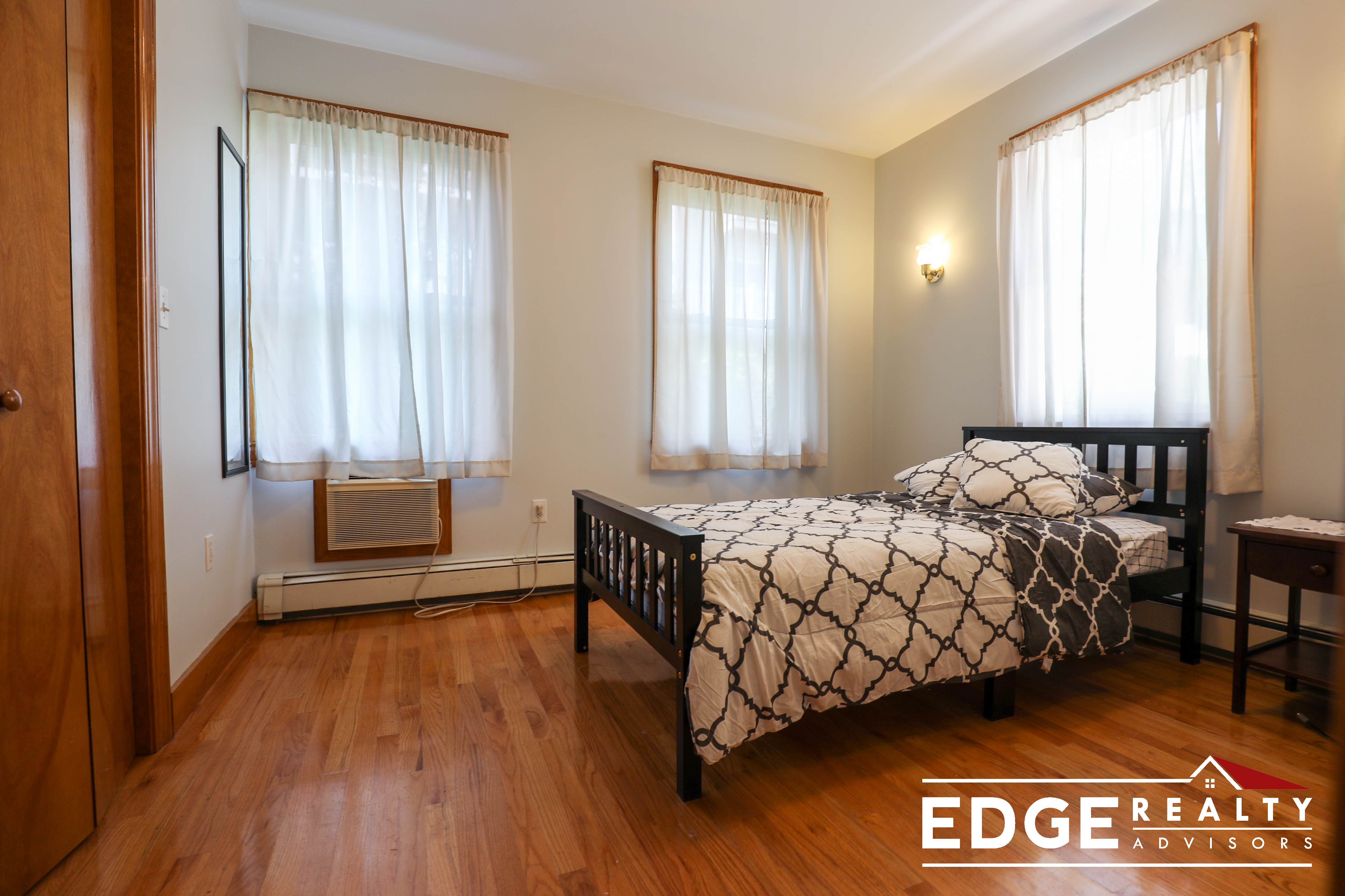 5 bed, 1.5 bath apartment for rent at 41 Gerrish St Unit 1, Brighton — photo 9 of 12