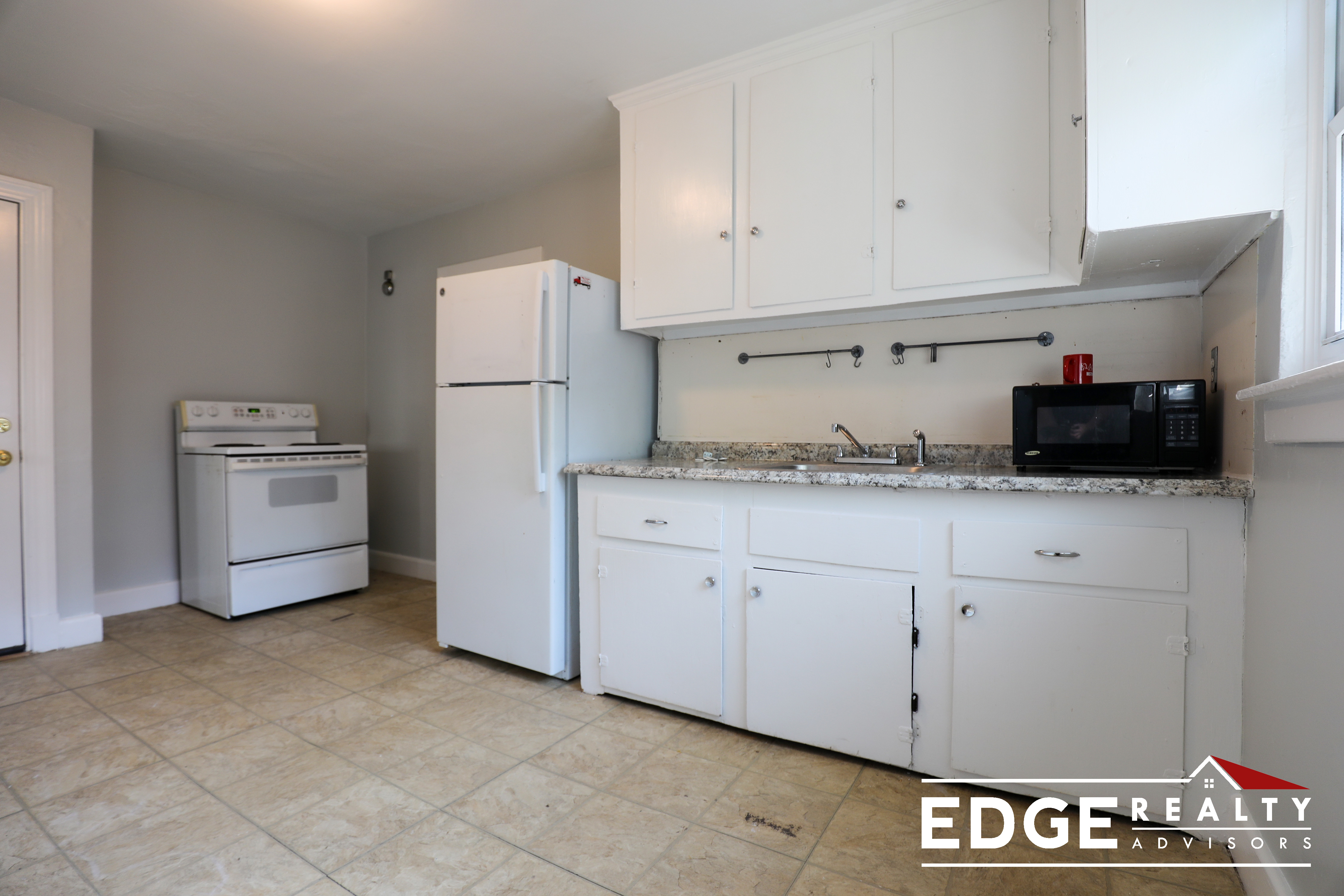 1 bed, 1 bath apartment for rent at 18 Beechcroft St Unit 3, Brighton — photo 2 of 5