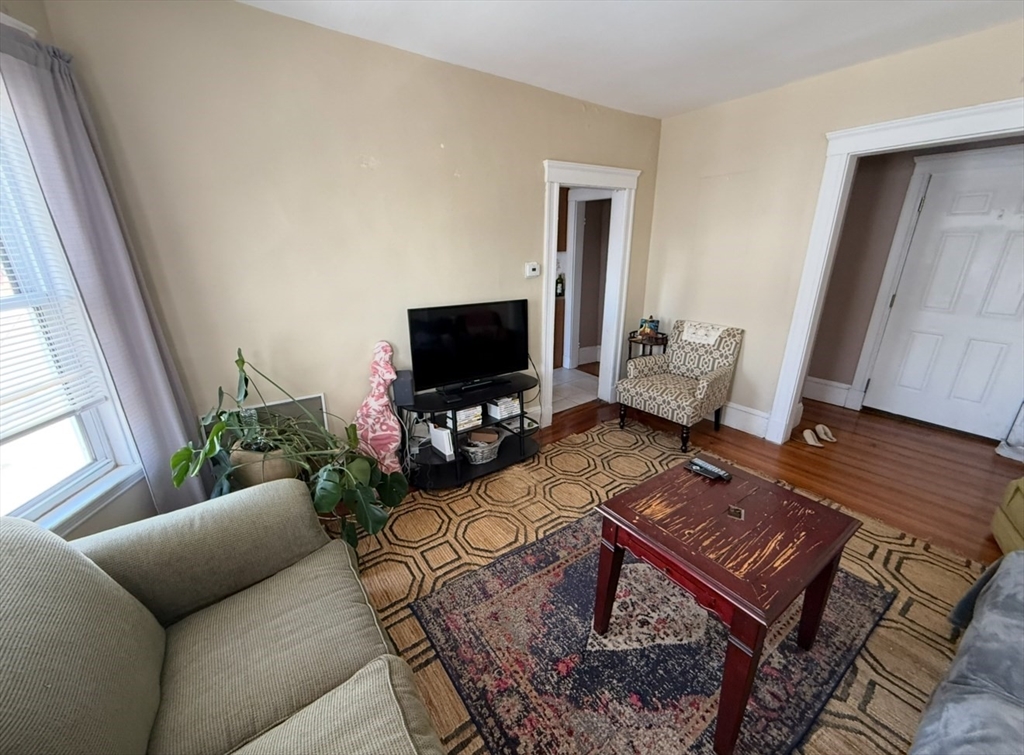 49 Conwell Ave, West Somerville