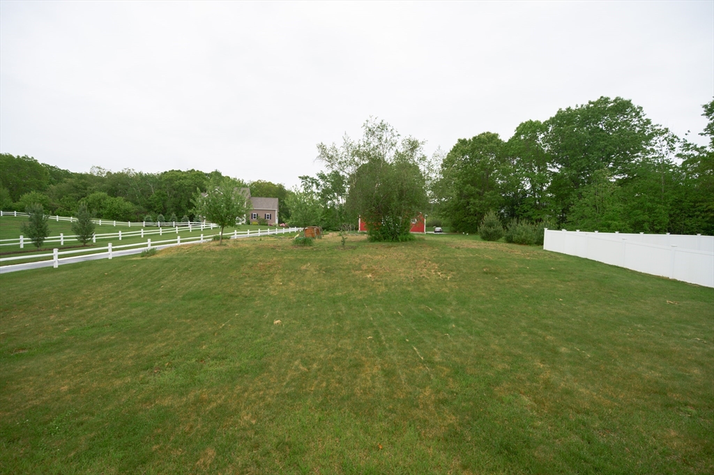 7 Willow Brook Ln, Blackstone