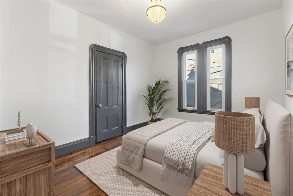 8-10 Carlton St, Ward Two