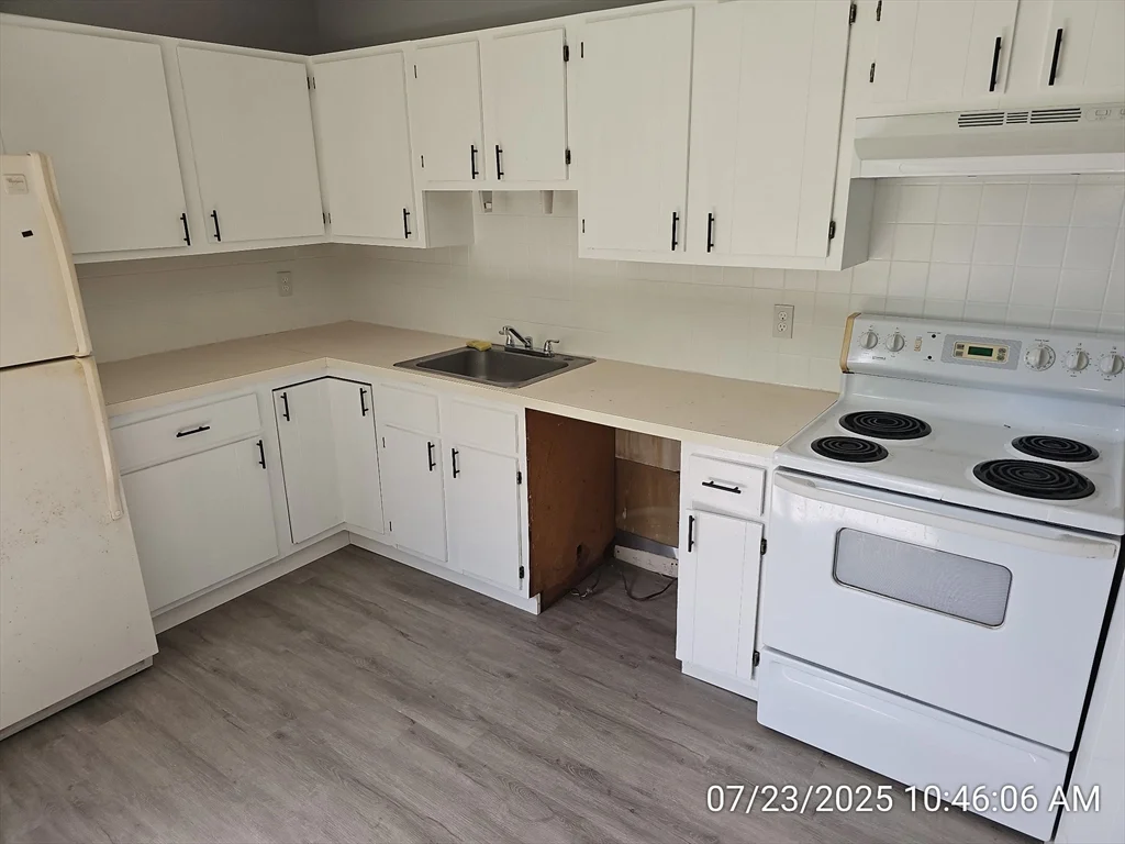 8 New Plainville Rd, New Bedford