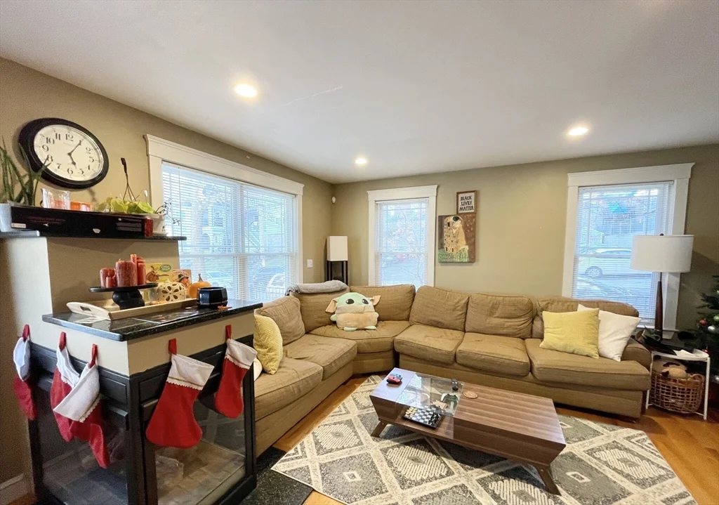 23 Iroquois, Mission Hill