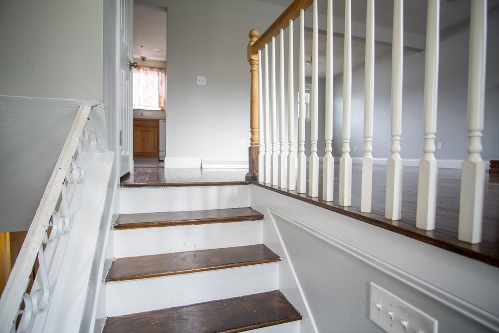 63 Mcgarvey Rd, Stoughton