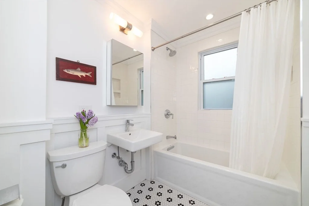 12 Parkton Rd, Jamaica Plain