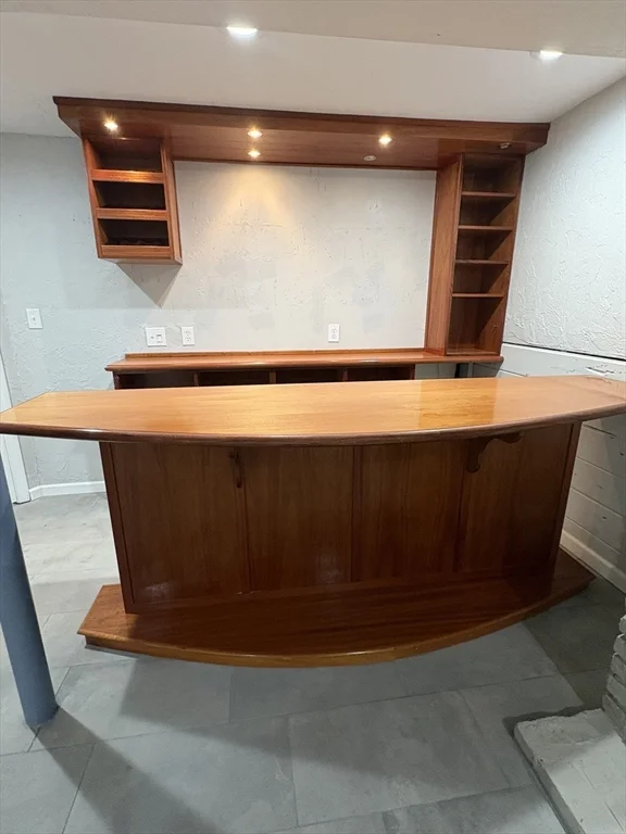 453 Turnpike St, Easton