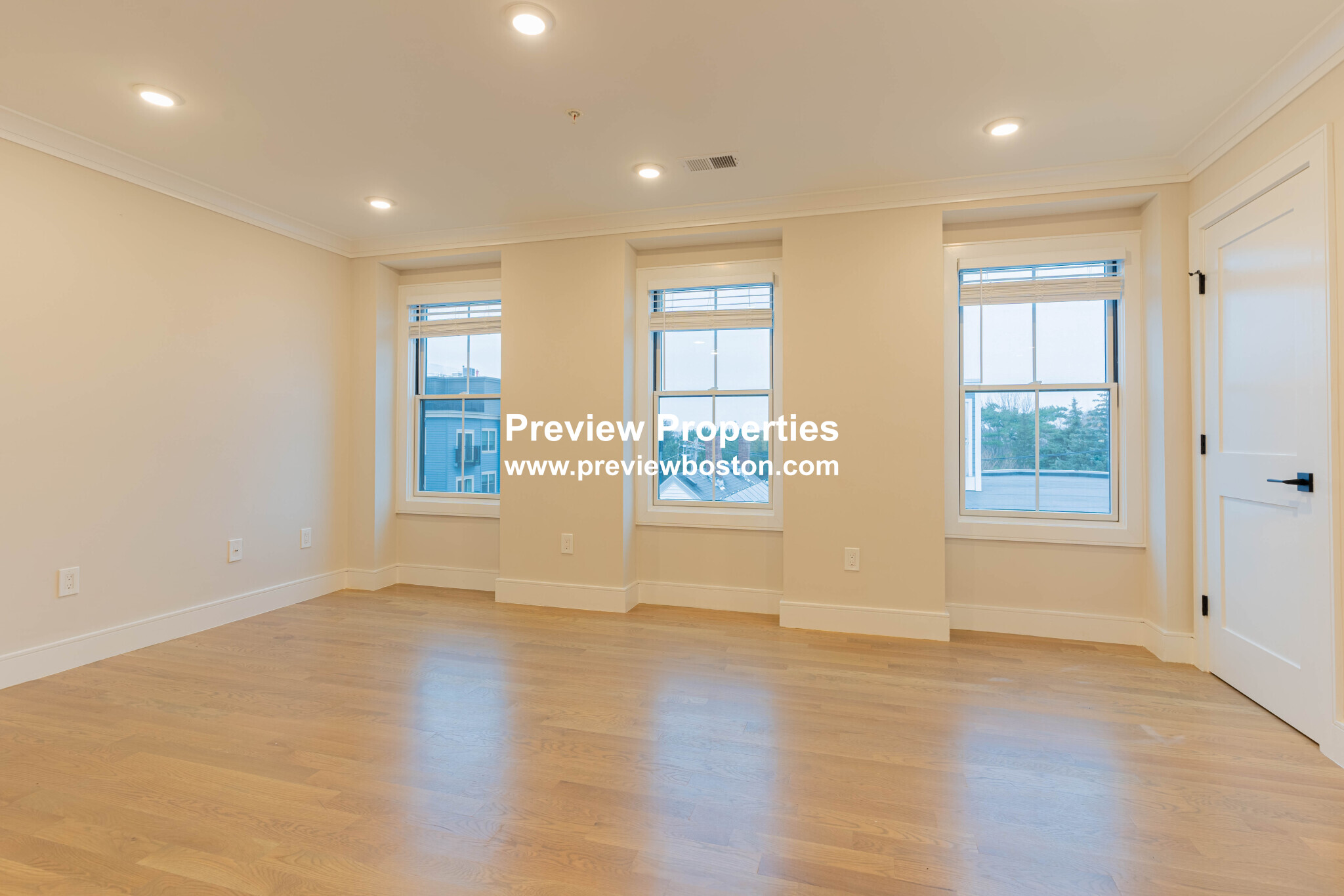 303 Maverick St, East Boston