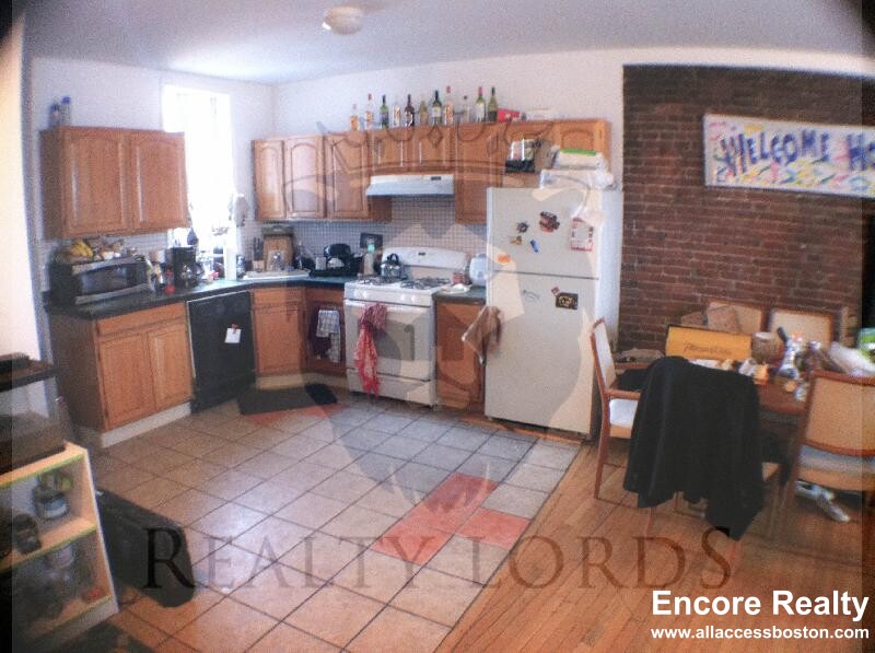 526 Harvard St, North Brookline