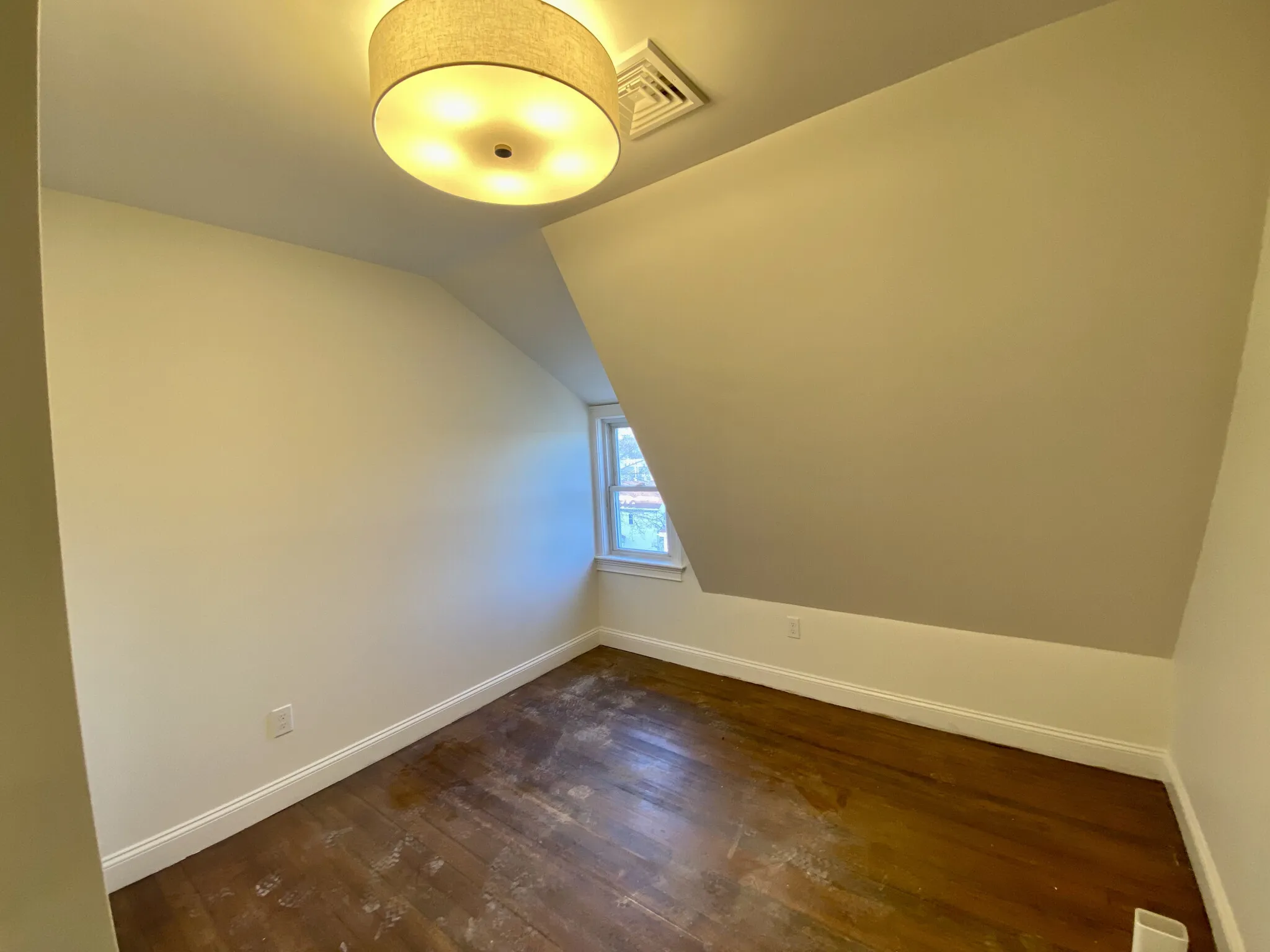 19-21 Bellevue St, Banks Square