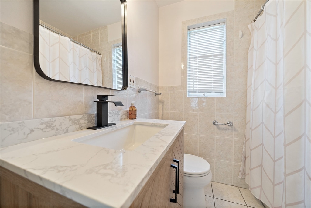 28 Mansfield Rd, Wellesley