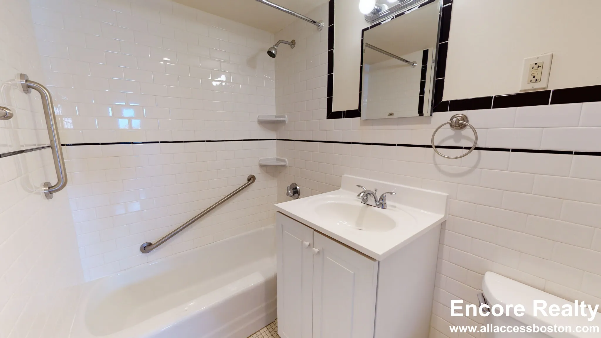 101 Monmouth St, Longwood