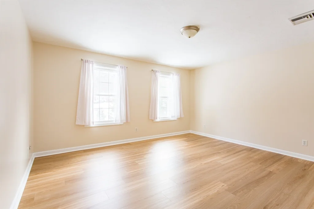 270 New Braintree Rd, West Brookfield