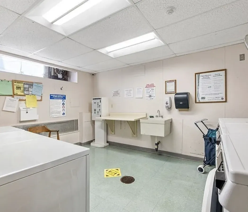 20 Hammond Pond Pkwa, Chestnut Hill