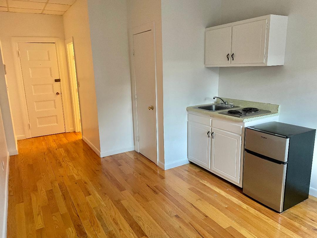 854 Beacon St, Fenway