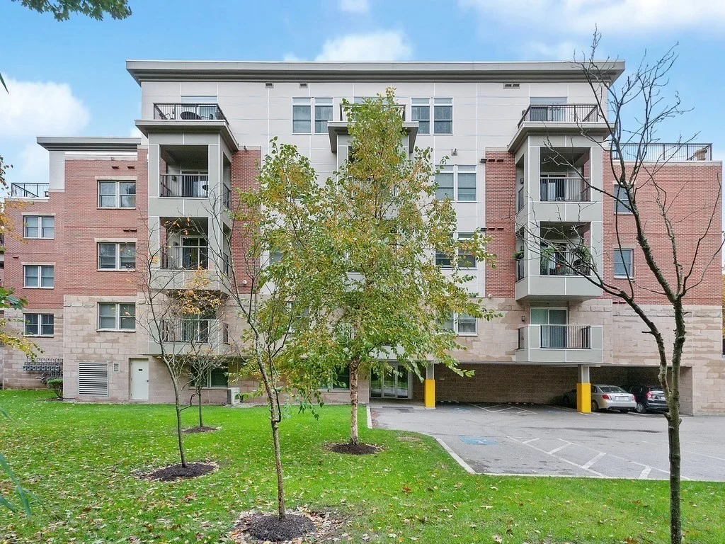 321 Hammond Pond Pkwy, Chestnut Hill