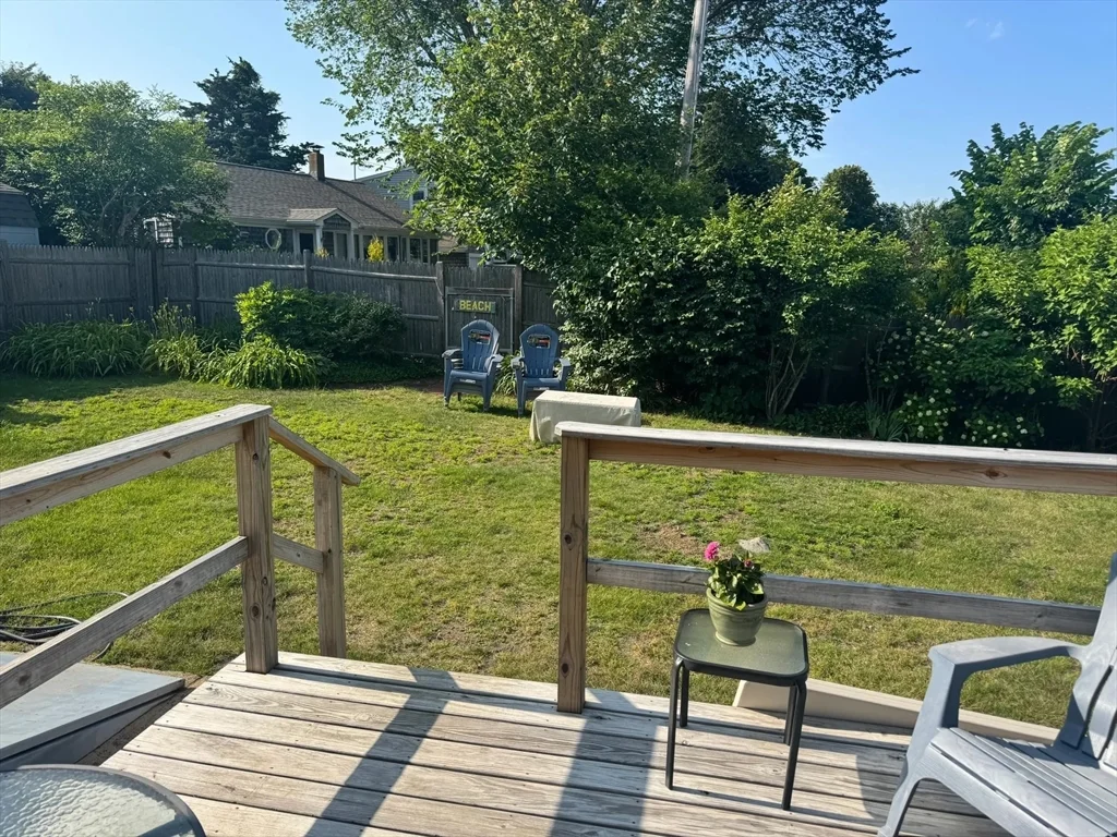 16 Cricket Ln, Rexhame
