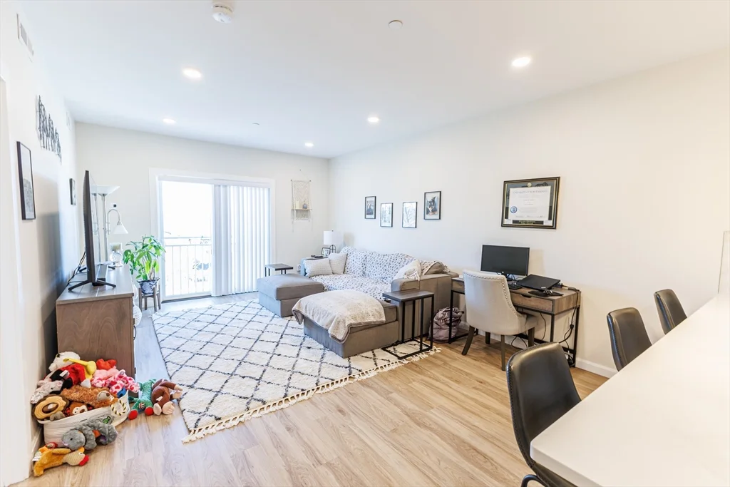 458 Washington St, Brighton