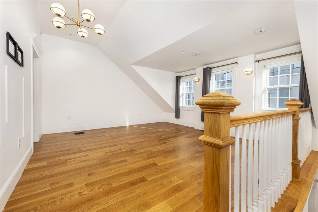 12 S Mason St, Salem