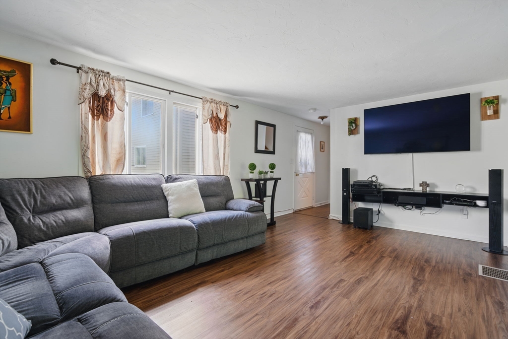 125 Chapin Rd, Hudson