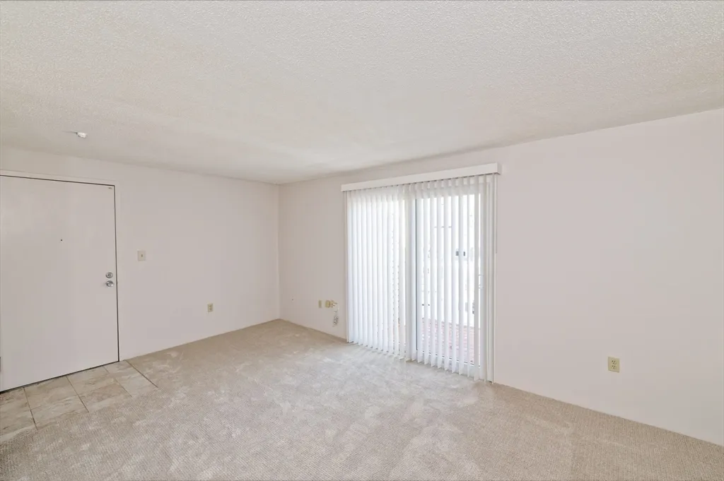 3 Post Oak Ln, Natick