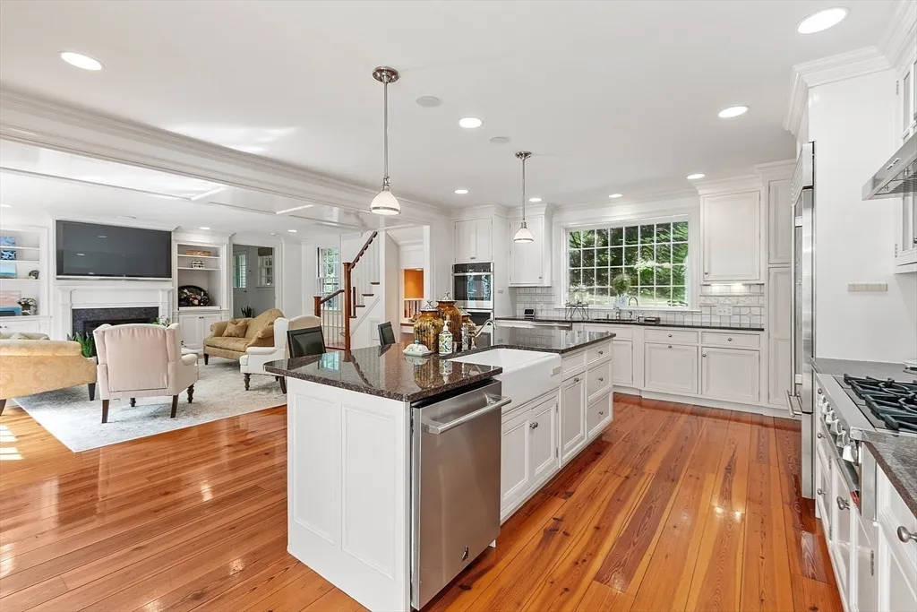 251A Old Billerica Rd, Bedford