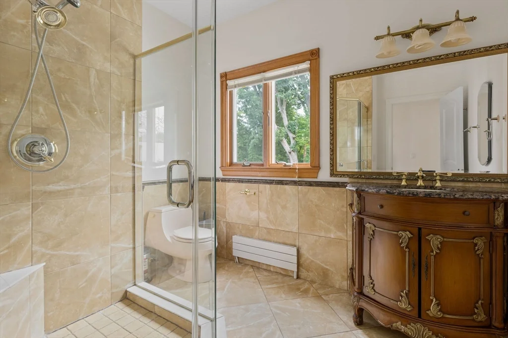 24 Carthay Cir, Newton Highlands