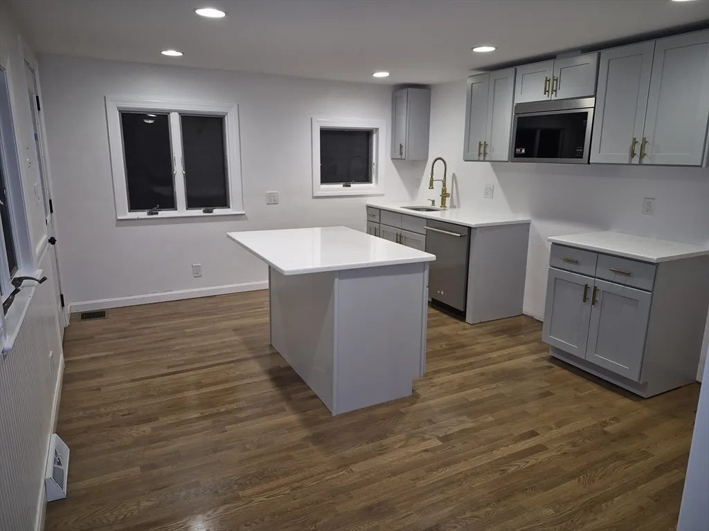 5 Lakeview Ave, Peabody