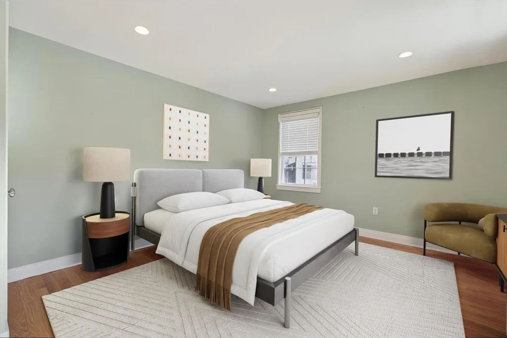 170 W 3rd St, South Boston