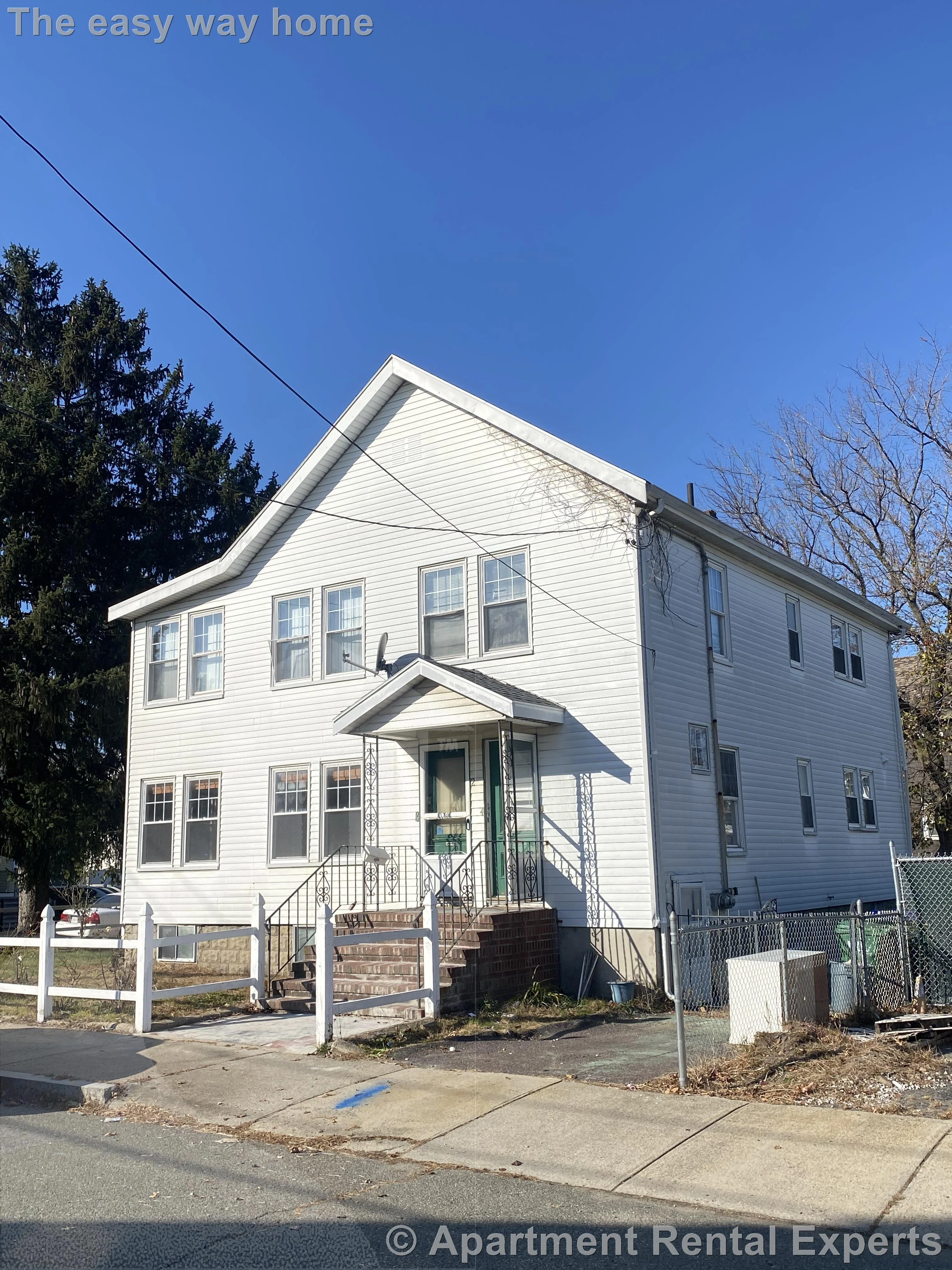 2-4 Goldsmith Ave, Tufts