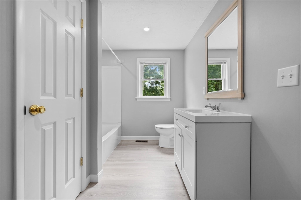 28 Greenwood Ave, Weymouth