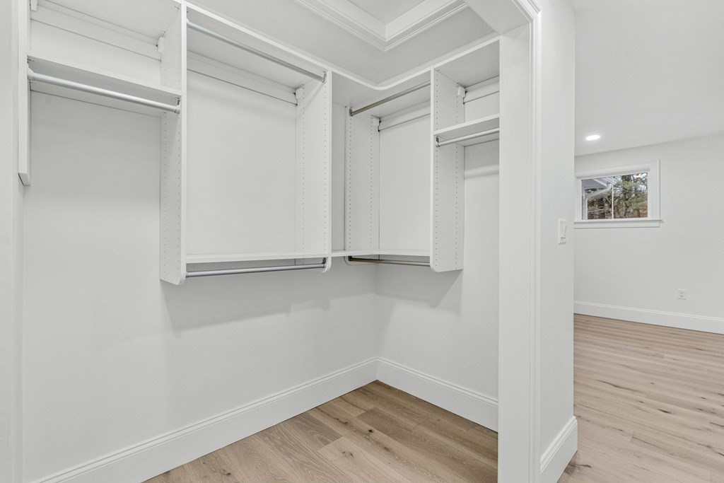 19 Lily Pond Ln, Lexington