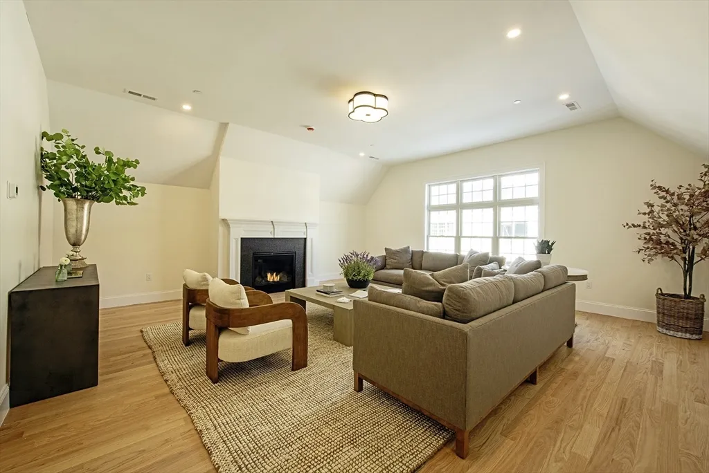 23 Clubview Dr, Andover