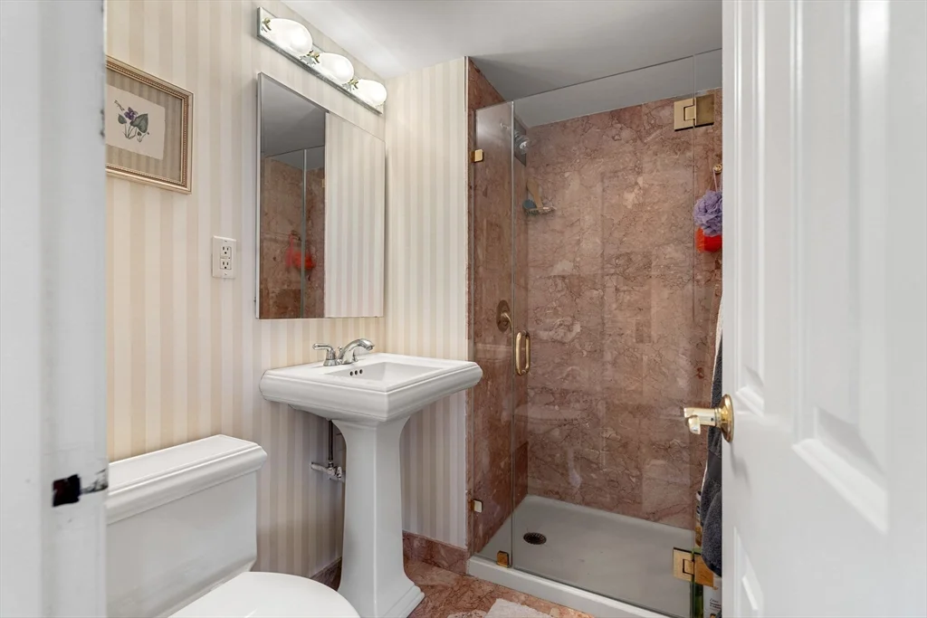 2 Hawthorne, West End