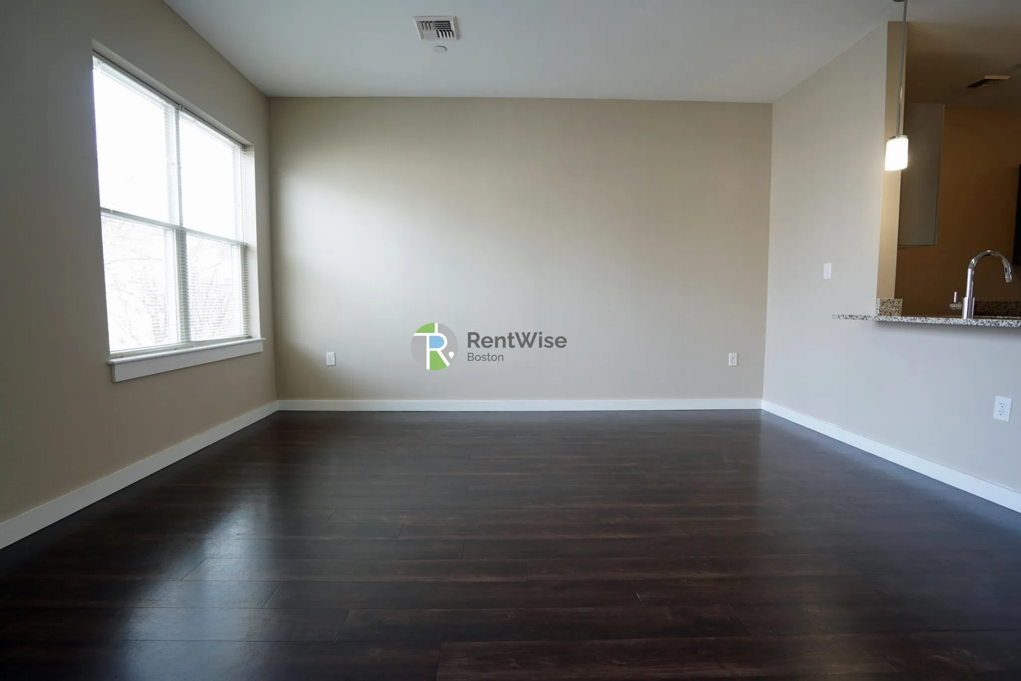 625 Mcgrath Highway, East Somerville