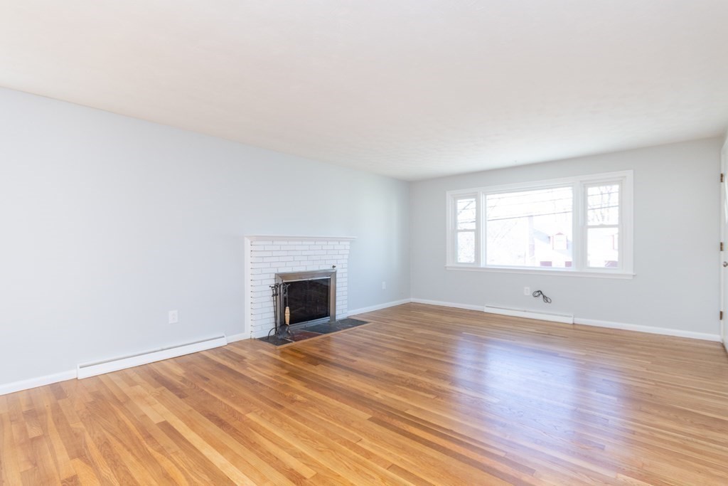 548 Poplar St, Roslindale