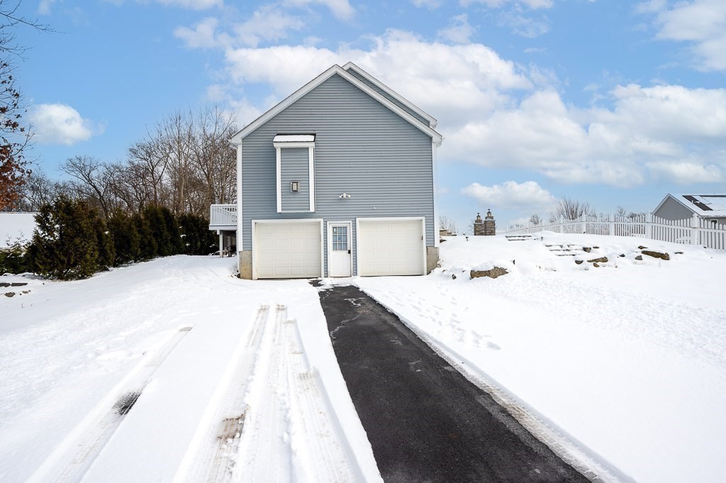 3 Moore Dr, Millbury