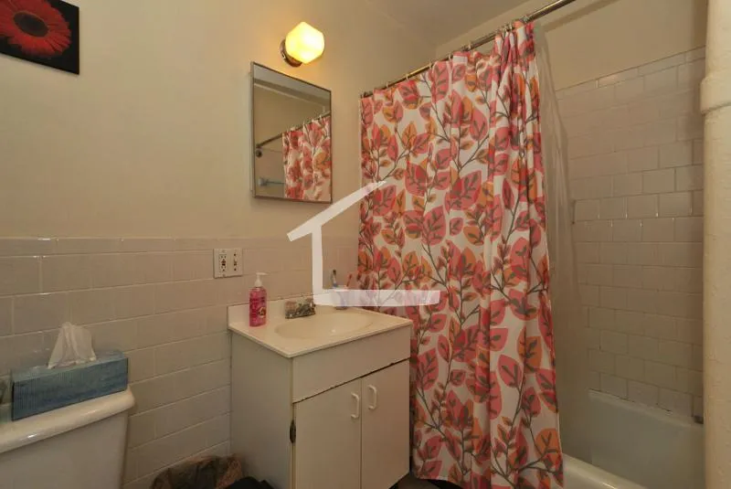 32 Linden St, Central Village