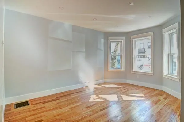 326 Chelsea St, East Boston